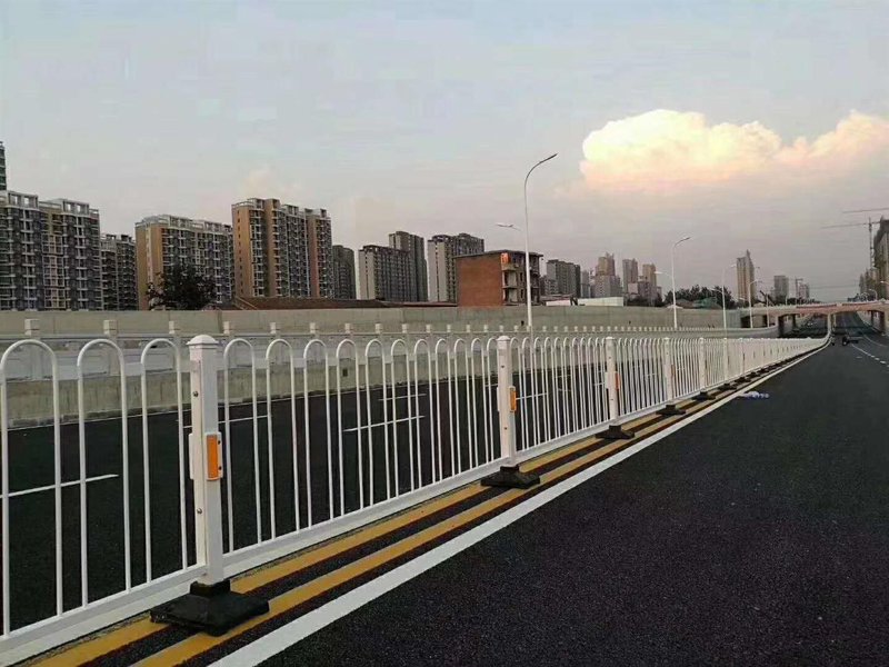 锌钢护栏选购指南：打造安全而有品味的家居环境